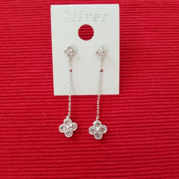 Earring - Picture 1 of 1